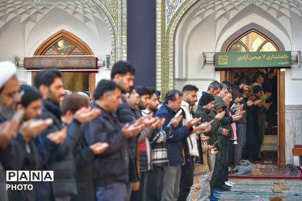 اقامه نماز عید فطر در حرم مطهر رضوی-۱
