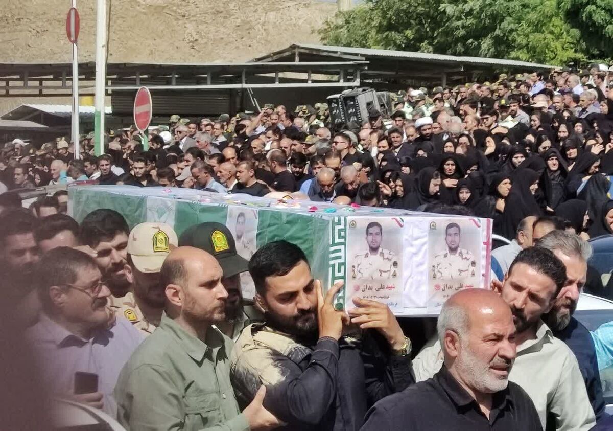 تشییع باشکوه پیکر شهید مرزبان «علی بداق» در خرم‌آباد