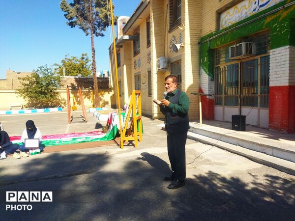 روایتگر جنگ در دبیرستان مجید دهنوی 