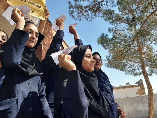  موشک آرزوها در هفته بهداشت روان در مدرسه مادرمهربان خلیل آباد