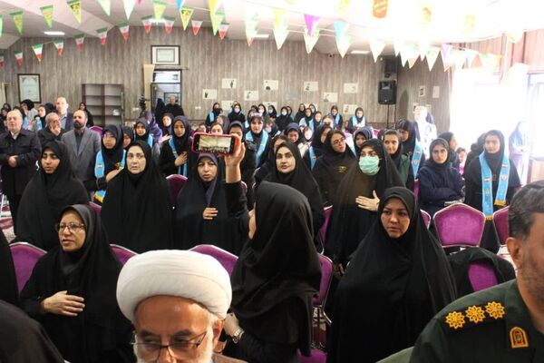 آئین متمرکز استانی نواختن زنگ انقلاب در دبیرستان دخترانه شرافت ناحیه ۱ کرج