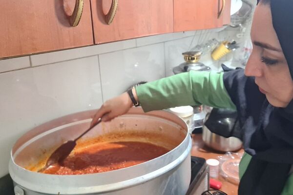 گرامیداشت روز جهانی تخم‌مرغ و تغدیه سالم در مدرسه هموطن۲ رودهن 