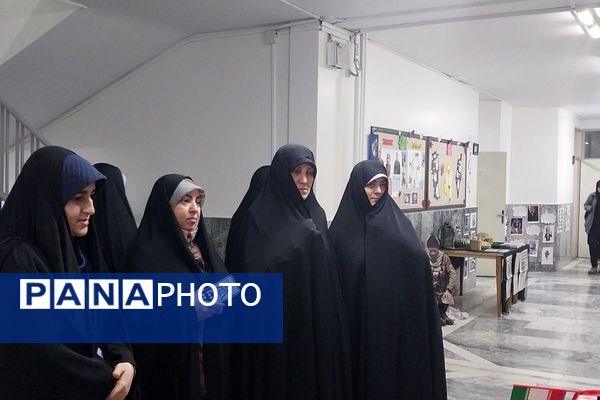 برپایی مدرسه انقلاب