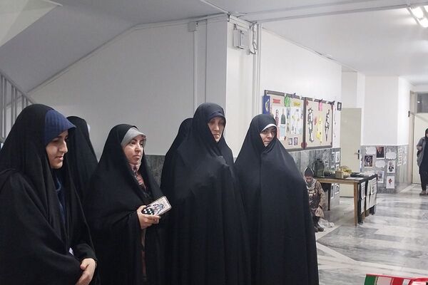 برپایی مدرسه انقلاب