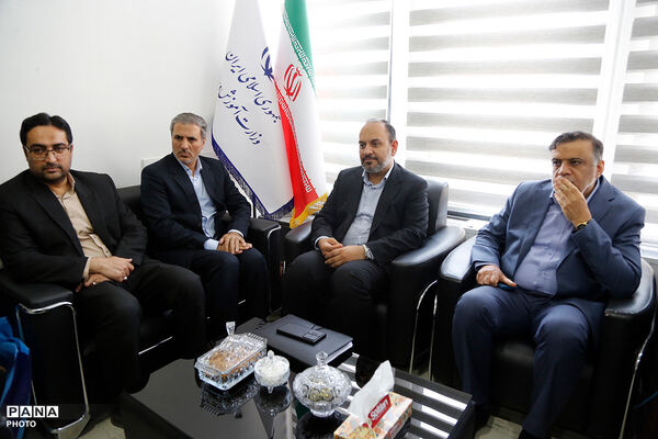 بازدید معاون پرورشی و فرهنگی از مرکز اطلاع‌رسانی و روابط عمومی وزارت آموزش و پرورش