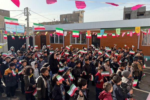 جشن انقلاب در ناحیه دو شهرری با حضور معاون پرورشی و فرهنگی شهرستانهای استان تهران 