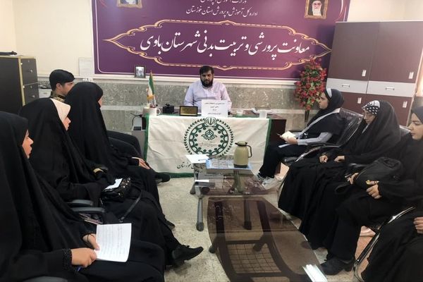 حضور دانش‌آموزان پای صندوق انتخابات هیات‌رئیسه شورای دانش‌آموزی