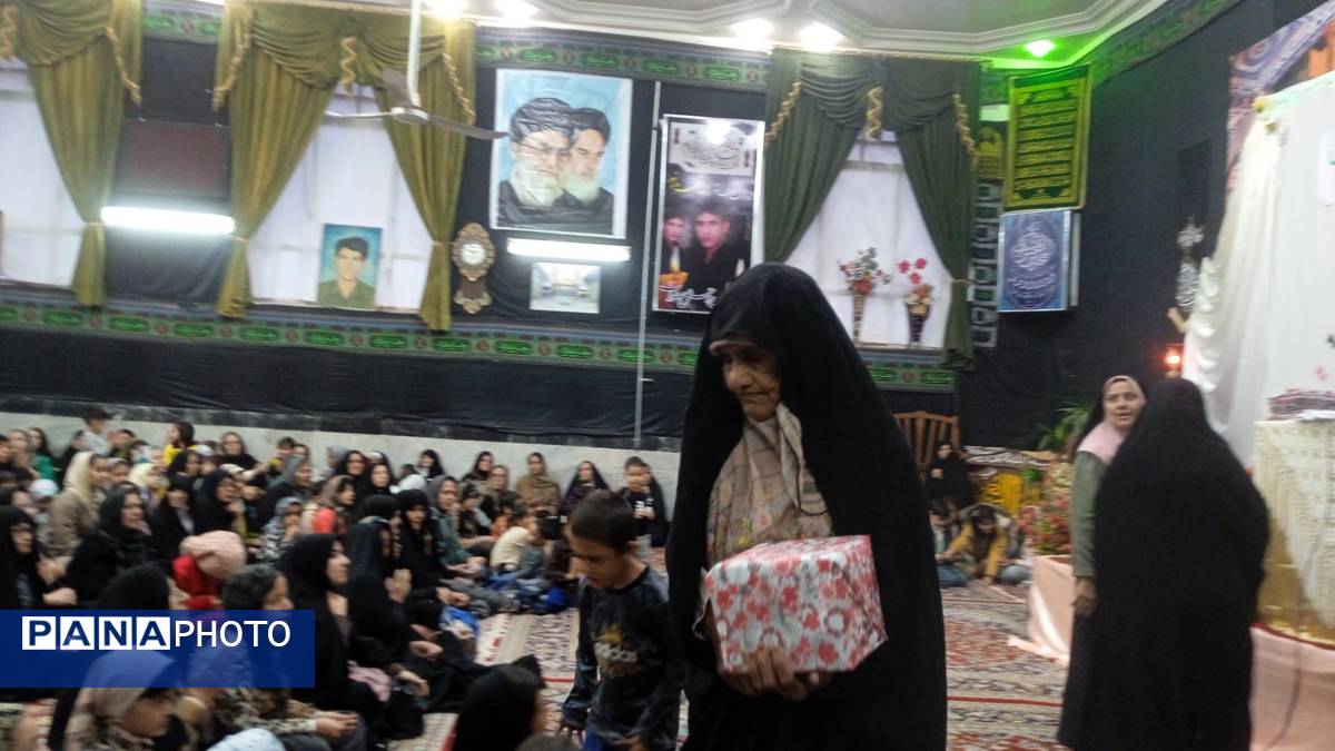 تجلیل از مادران شهید روستا در آیین روز مادر حسینیه علی اکبری فدافن 