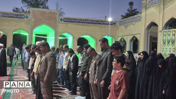 شب‌های نورانی گلزار شهدا در تجمعات مردمی در فارسان