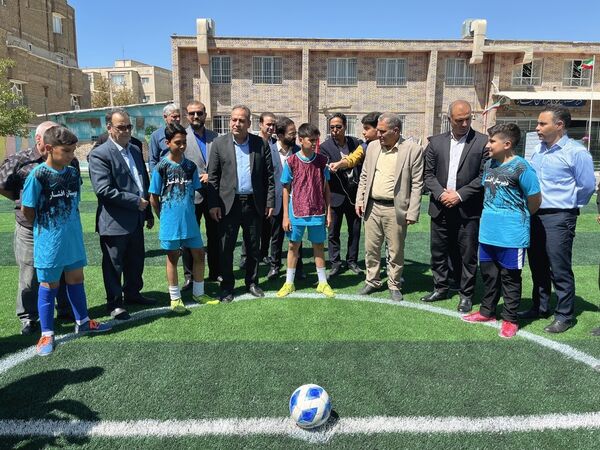 از زمین چمن تا میدان همدلی