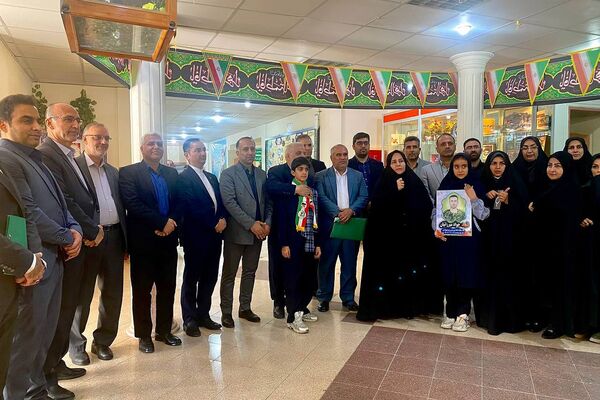 جلسه ستاد شاهد ورامین با محوریت ارتقای کیفیت آموزشی و تجلیل از فرزندان شهدا