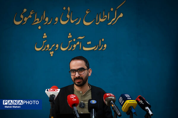نشست خبری رئیس باشگاه دانش‌پژوهان جوان