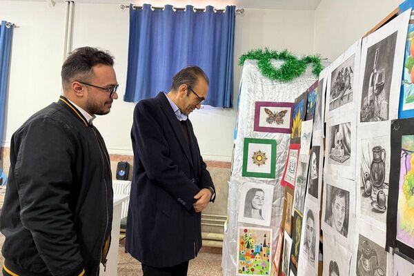 آیین افتتاحیه نمایشگاه هنری «ماها» در هنرستان شهید تاجیک بهارستان‌دو