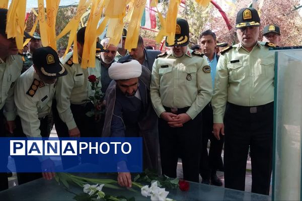 آیین گلباران قبور شهدا در آخرین روز هفته انتظامی