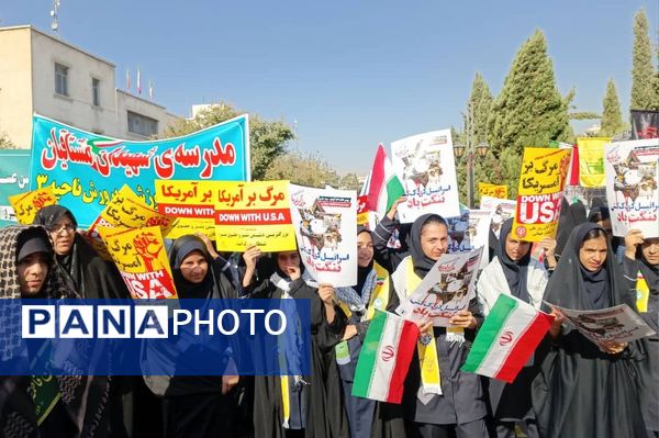 13 آبان؛ تجلی بیداری و استکبارستیزی دانش‌آموزان