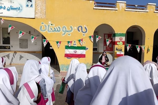 طنین زنگ انقلاب در مدرسه نصر سردشت بشاگرد