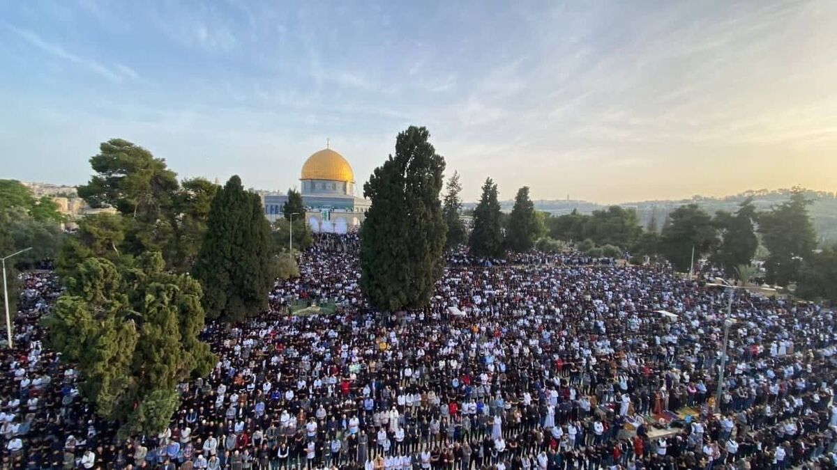 ۱۲۰ هزار فلسطینی نماز عید را در مسجد الاقصی بر پا کردند

