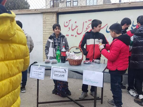برپایی بازارچه دانش‌آموزی به‌مناسبت عید مبعث 