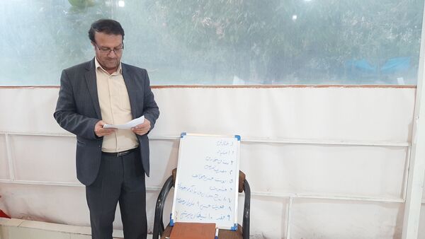 میم مثل مدیر 