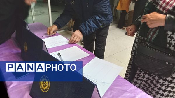 کارگاه آموزشی ویژه والدین با محوریت ارتباط موثر با نوجوانان در نیشابور