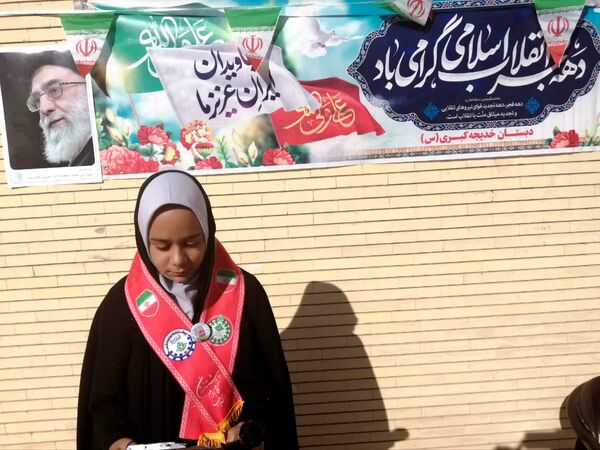 طنین زنگ انقلاب دردبستان خدیجه کبری ابرکوه  
