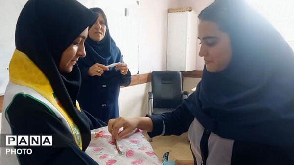 جشن عاطفه‌‌ها؛ تجلی مهربانی و همدلی در دبیرستان دخترانه قلم‌ چی