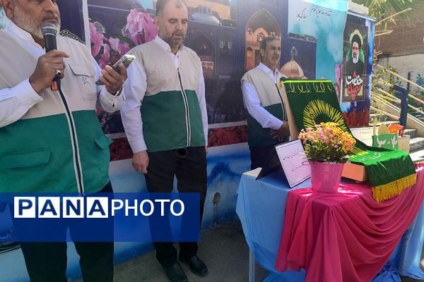 عطر حرم رضوی در دهه کرامت؛ پرچم متبرک امام رضا (ع) در مدرسه سمیه و شاهد فرهنگ