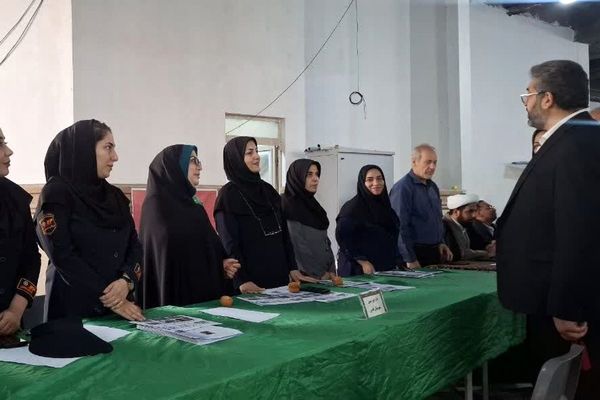 میز خدمت اداره آموزش و پرورش شهرستان قدس در نماز جمعه