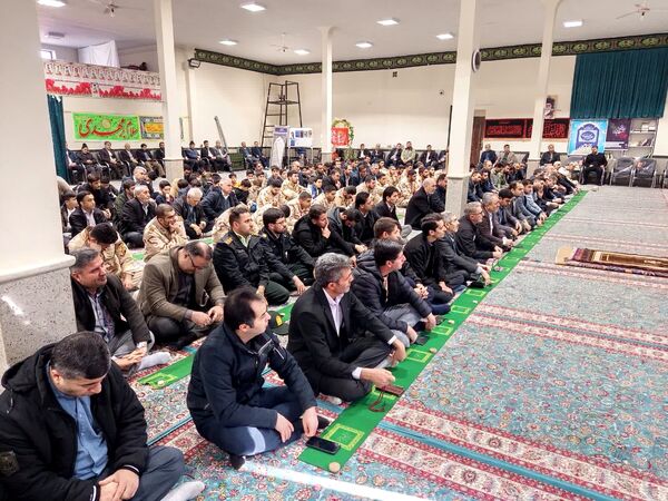 دانش‌آموزان پیشتاز در سنگر نمازجمعه خداآفرین