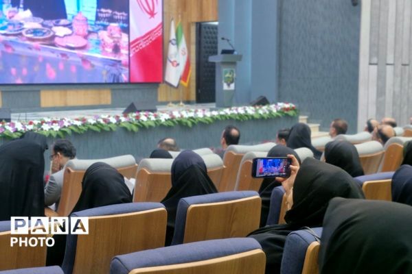 درخشش ستارگان ورامین در آیین تجلیل از نخبگان آموزشی