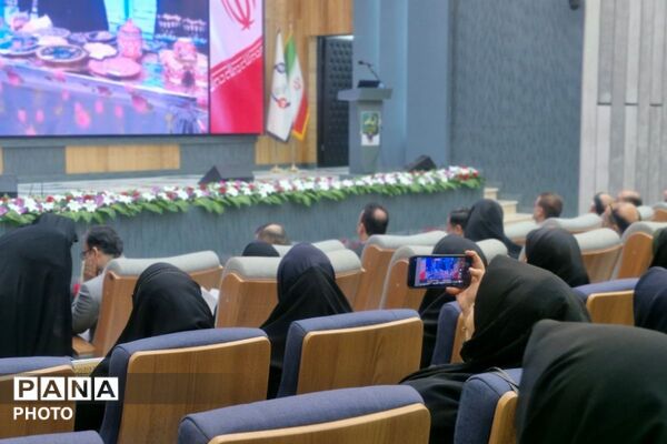 درخشش ستارگان ورامین در آیین تجلیل از نخبگان آموزشی