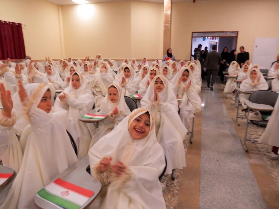 نواختن زنگ جشن نیکوکاری در دبستان امام خمینی(ره) بجنورد