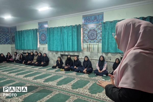 کارگاه آموزشی "هویت دخترانه و  افزایش عزت‌نفس" ویژه دانش‌آموزان پایه ششم دبستان هدی 