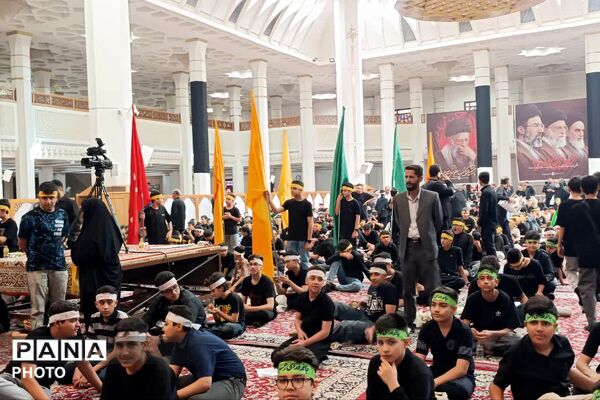 نوجوانان عاشورایی در حرم شاهچراغ(ع) - 1