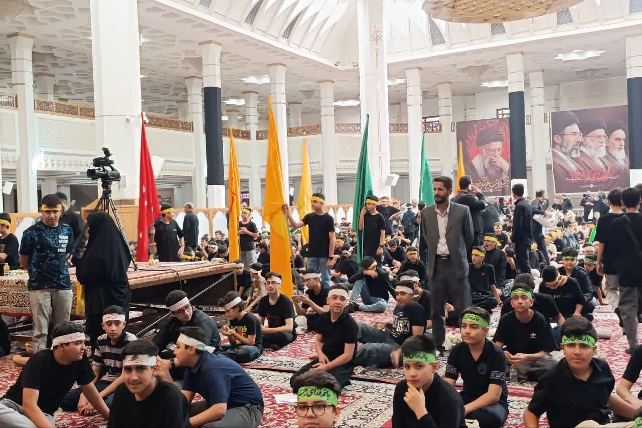 نوجوانان عاشورایی در حرم شاهچراغ(ع) - 1