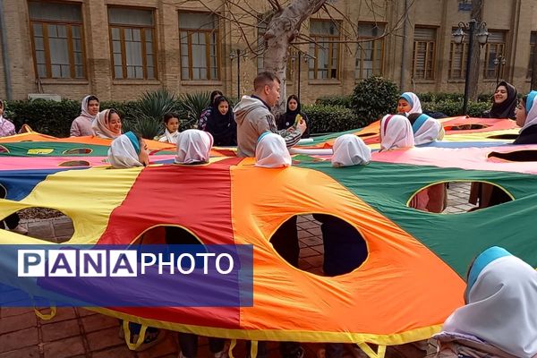 بازدید دانش‌آموزان دبستان صدیقی از آیین اختتامیه رویداد ملی دارالفنون