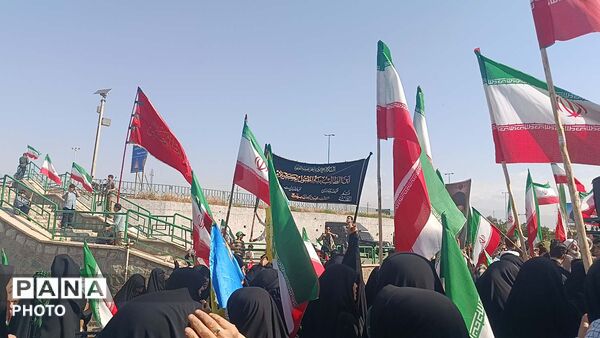 اردوی زیارتی دانشجومعلمان قم در مرقد امام و بیت رهبر شهید