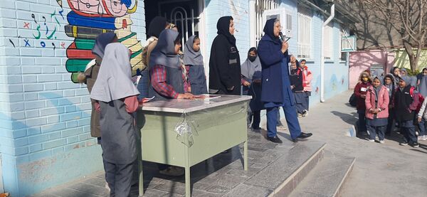 تقدیر از نخبگان درسی دبستان حضرت زینب(س) در طرقبه شاندیز
