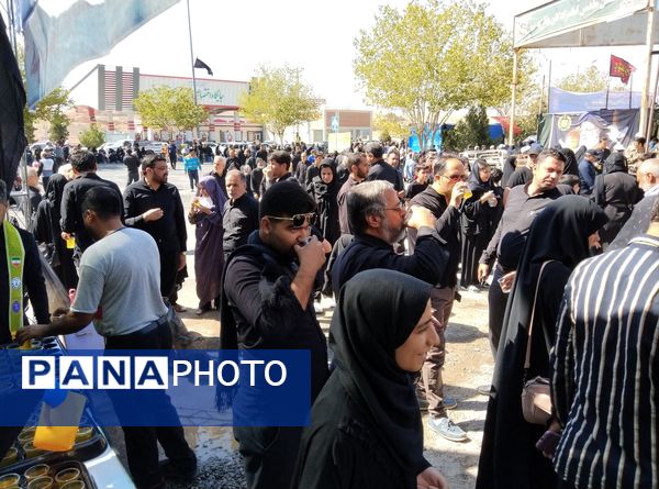 برپایی موکب سازمان دانش‌آموزی و رادیو پانا خراسان جنوبی در مسیر پیاده‌روی جاماندگان اربعین 