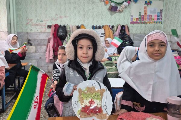 سبزِ سلامت، سپیدِ صداقت، سرخِ زندگی در دبستان هدی