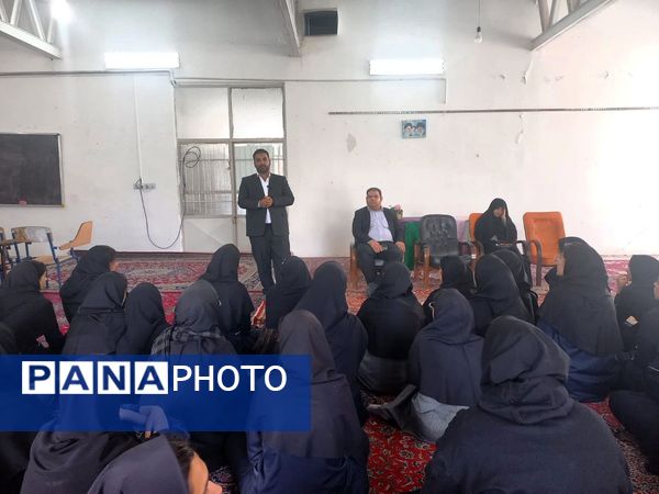 بازدید مدیر آموزش و پرورش کاشمر از هنرستان رازی