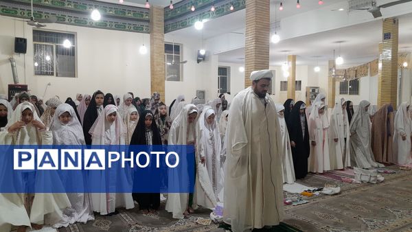 لحظات نورانی اعتکاف و نماز جماعت در مسجد امام حسن عسگری(ع)