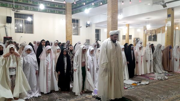 لحظات نورانی اعتکاف و نماز جماعت در مسجد امام حسن عسگری(ع)
