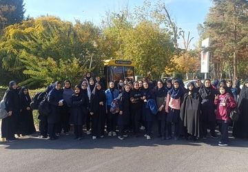 بازدید دانش آموزان آموزشگاه قلم‌چی ناحیه دو شهرری از شانزدهمین نمایشگاه فناوری نانو