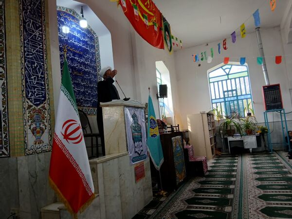 حضور در نماز جمعه، نشانه اتحاد و همبستگی 
