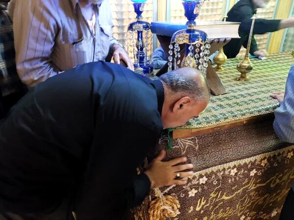 مراسم غبار روبی و زیارت ضریح مطهر سلطانعلی ابن امام محمد باقر (ع) در کربلای ایران 