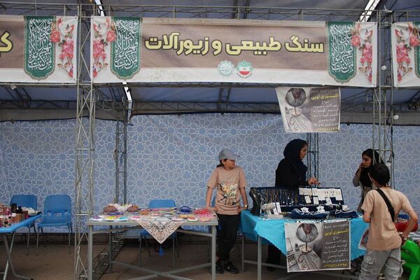 افتتاح نمایشگاه دهه ولایت در بوستان زیتون شهر قیامدشت