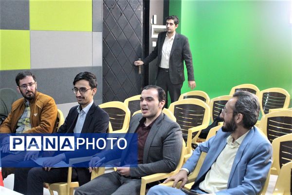 نشست صمیمی «محمد عکاف» با مدیران روابط عمومی نواحی آموزش و پرورش قم