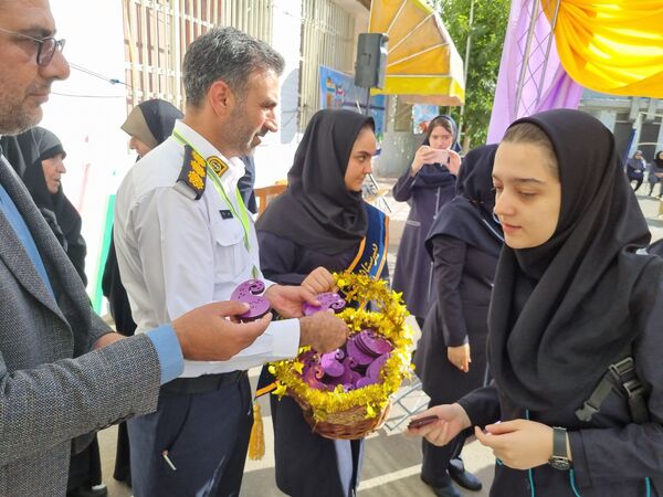 برگزاری جشن آغاز سال تحصیلی و مهر محمدی در دبیرستان شهیده معصومه قزوینی 