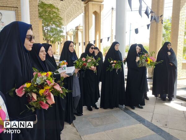 تجدید بیعت معلمان و مسئولین آموزش و پرورش پاکدشت در هفته معلم با شهدا